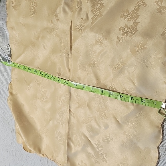 Four 100% Polyester Placemats - Picture 7 of 12